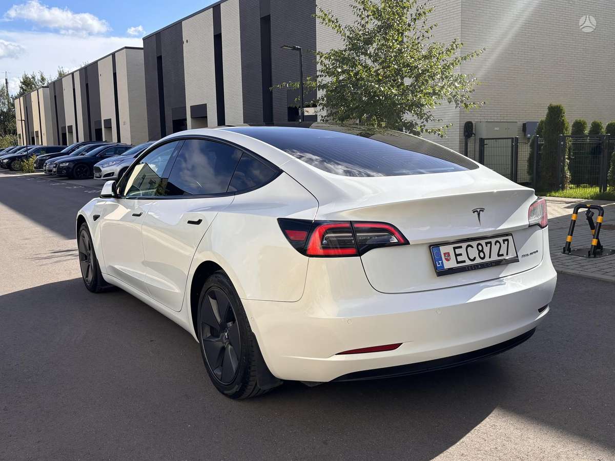 Tesla Model 3 - 9