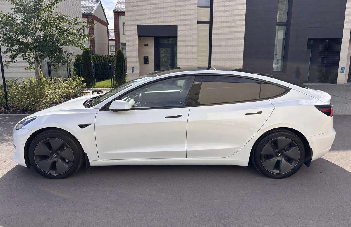 Tesla Model 3 - 10