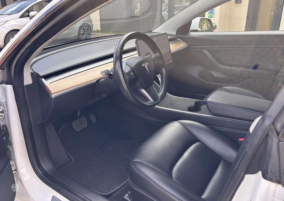 Tesla Model 3 - 11