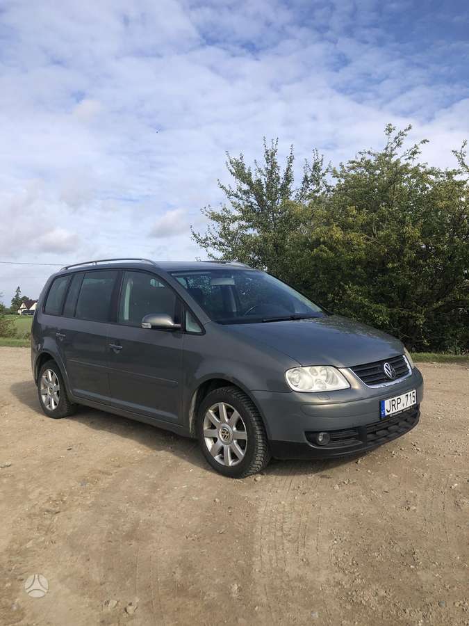 Volkswagen Touran - 1