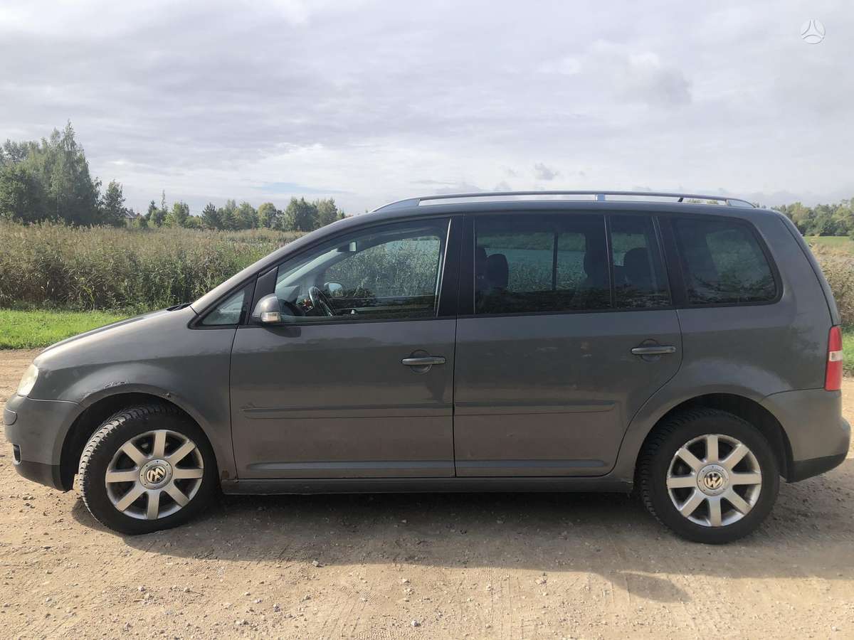 Volkswagen Touran - 4