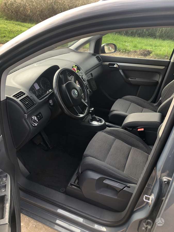 Volkswagen Touran - 10