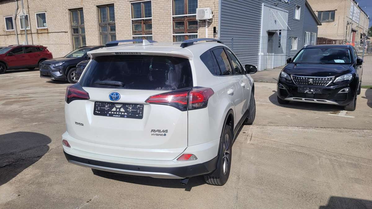 Toyota RAV4 - 8