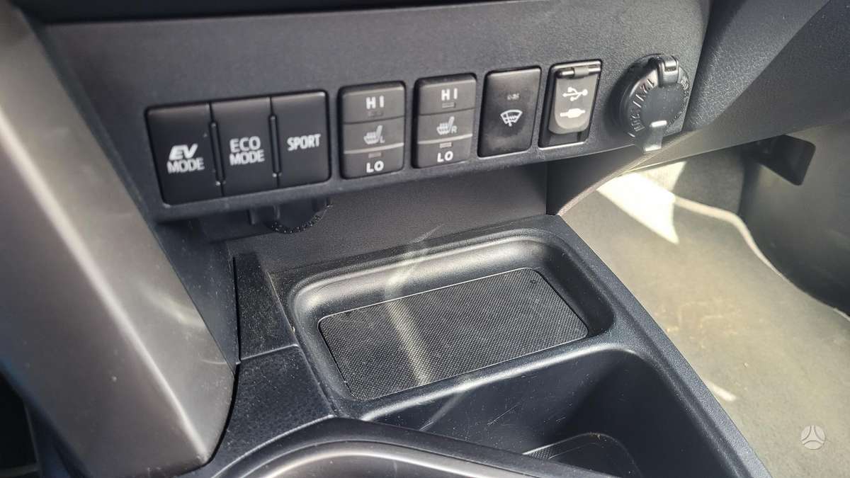 Toyota RAV4 - 11