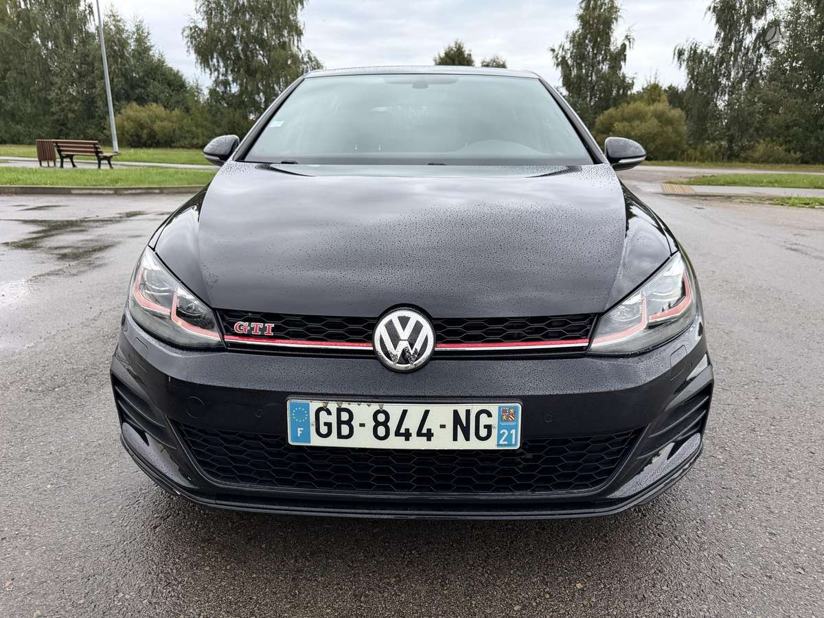 Volkswagen Golf - 5