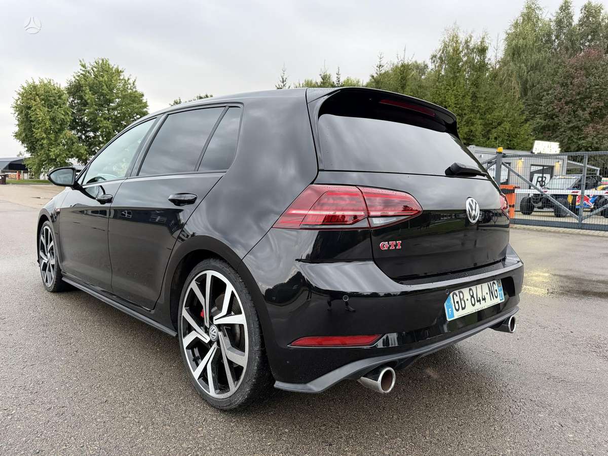 Volkswagen Golf - 9