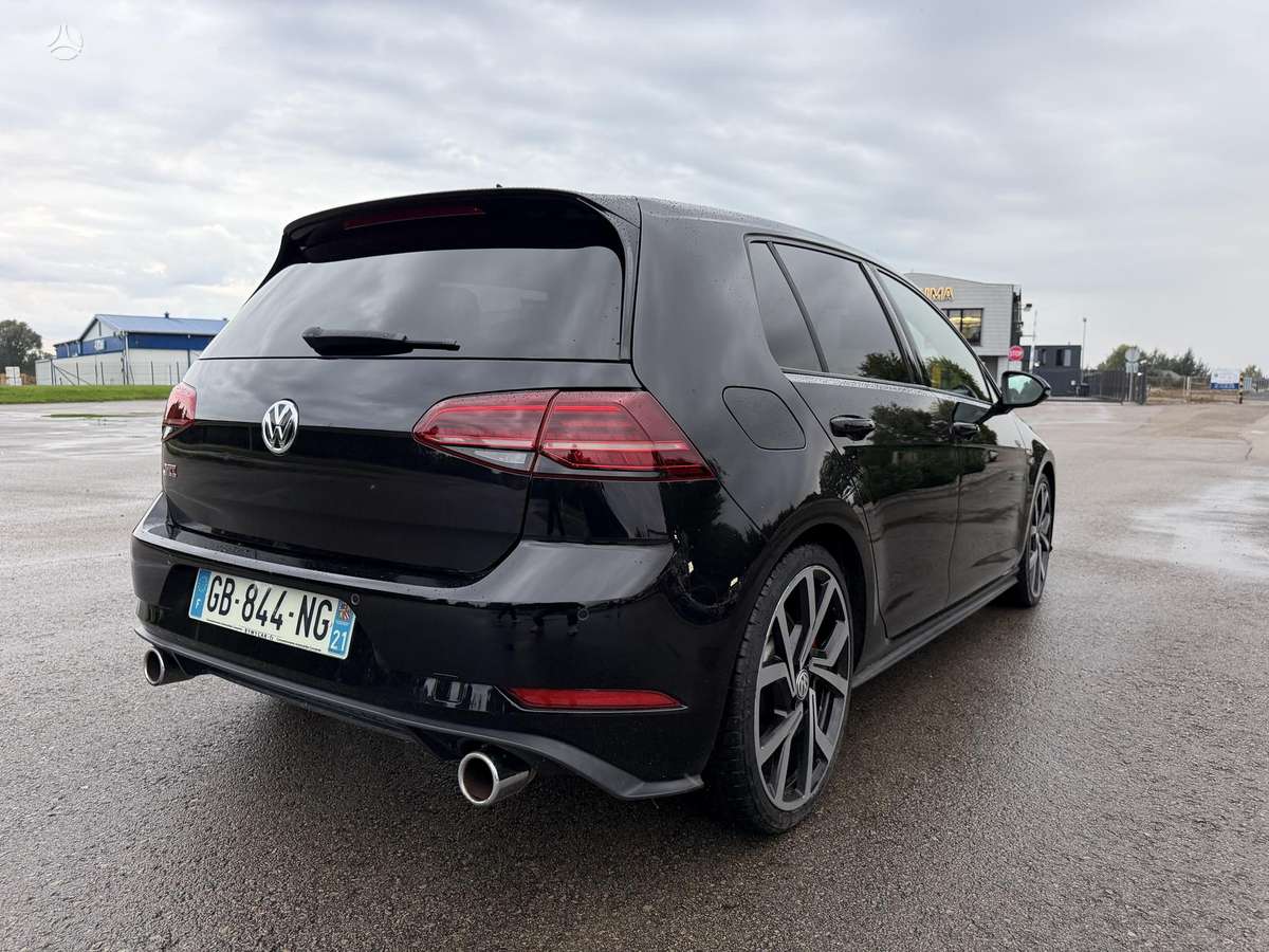 Volkswagen Golf - 10