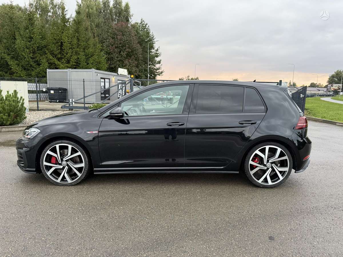 Volkswagen Golf - 11