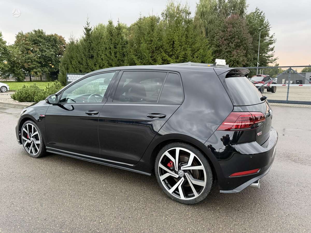 Volkswagen Golf - 12