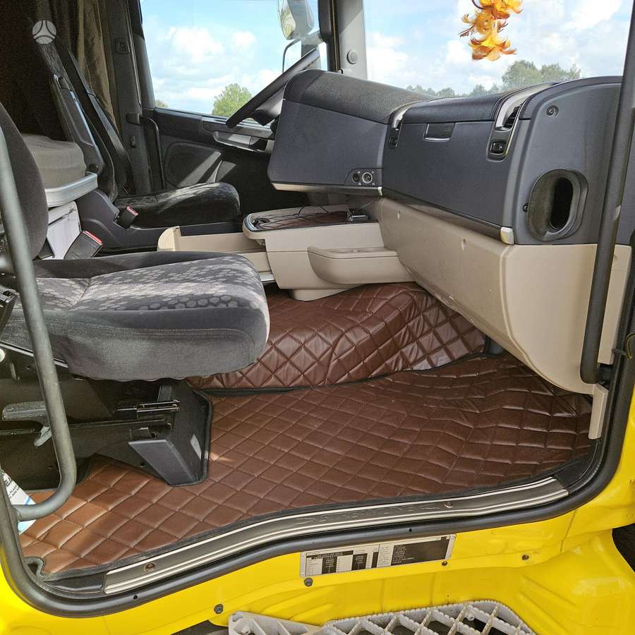 Scania R410   No EGR, double sleeper