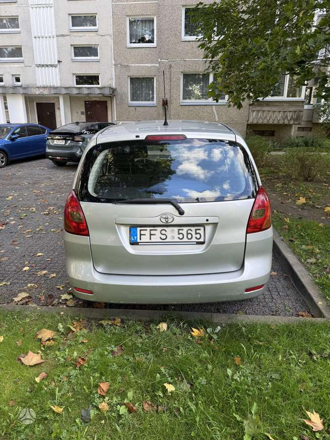Toyota Corolla Verso - 4
