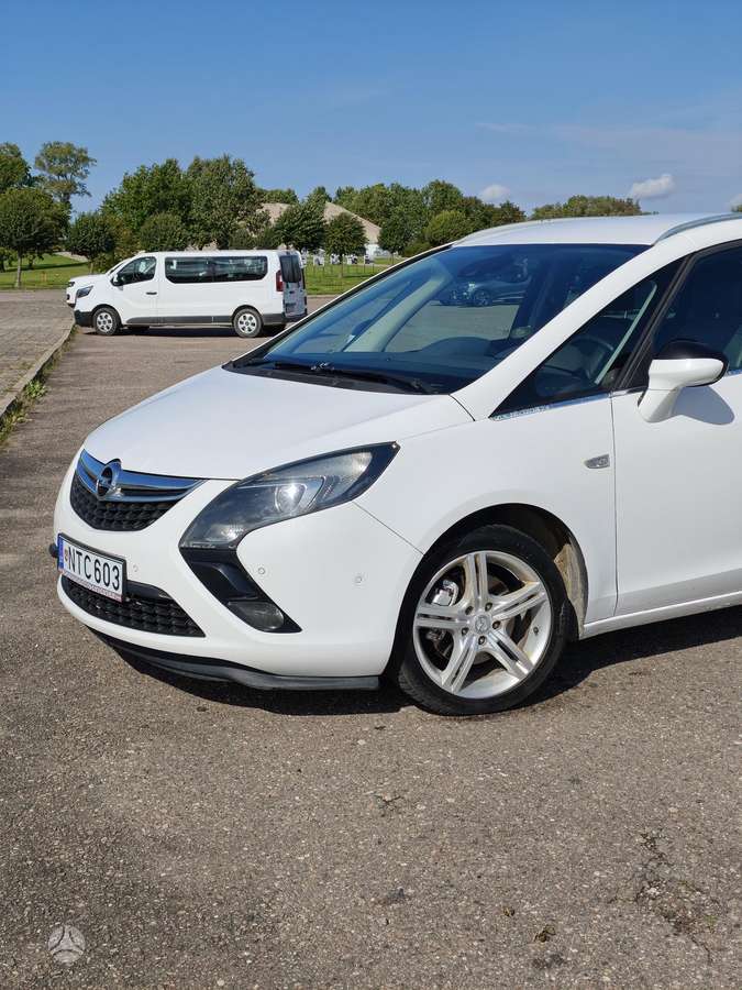 Opel Zafira Tourer - 2