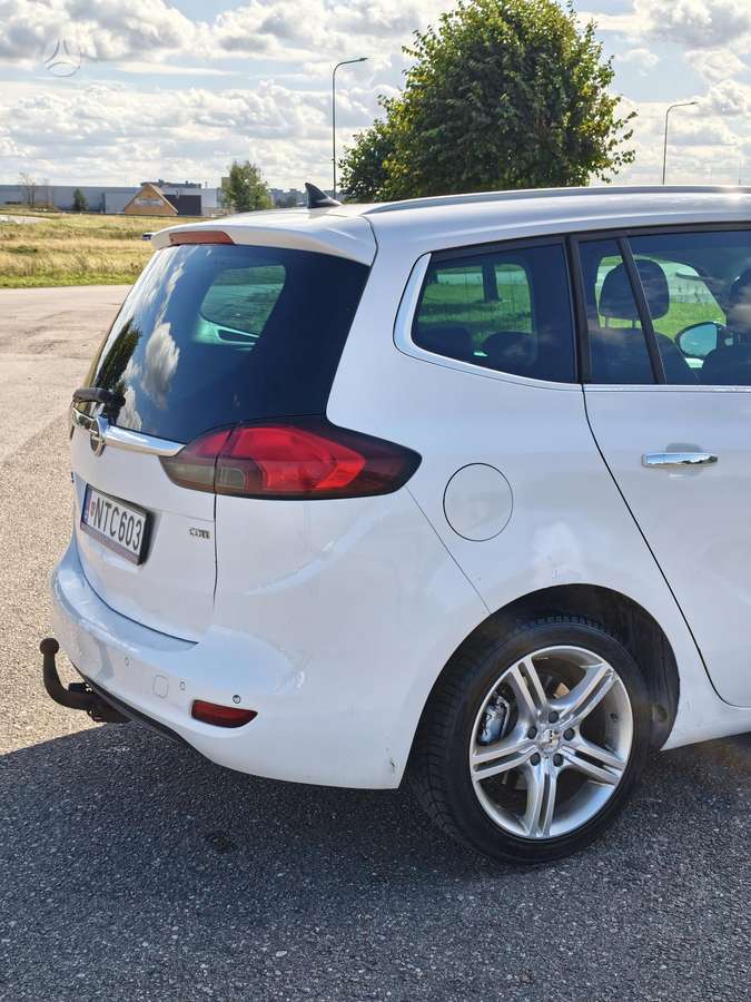 Opel Zafira Tourer - 8