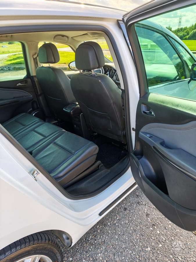 Opel Zafira Tourer - 10