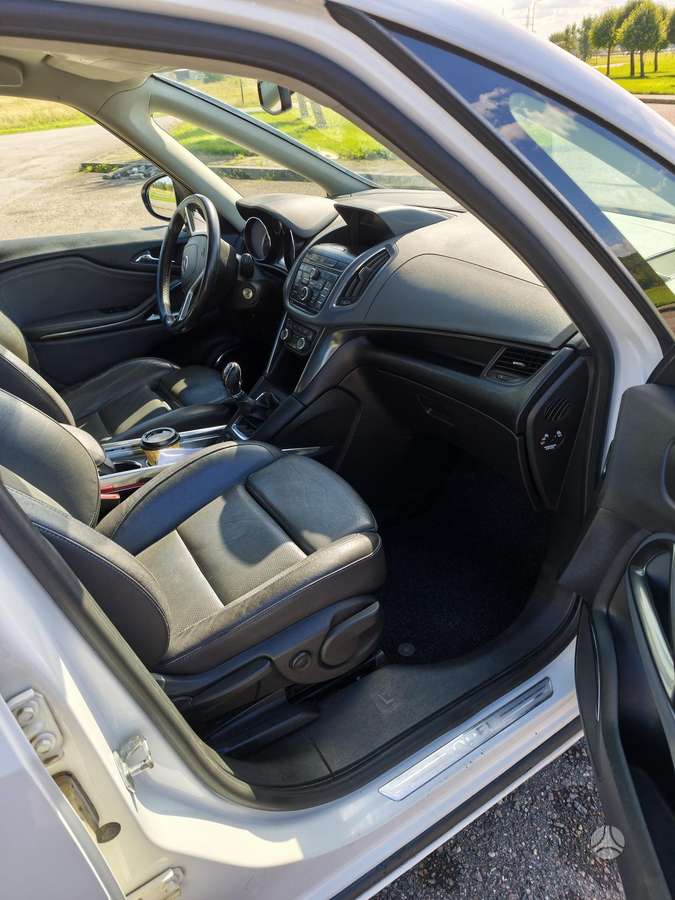 Opel Zafira Tourer - 11