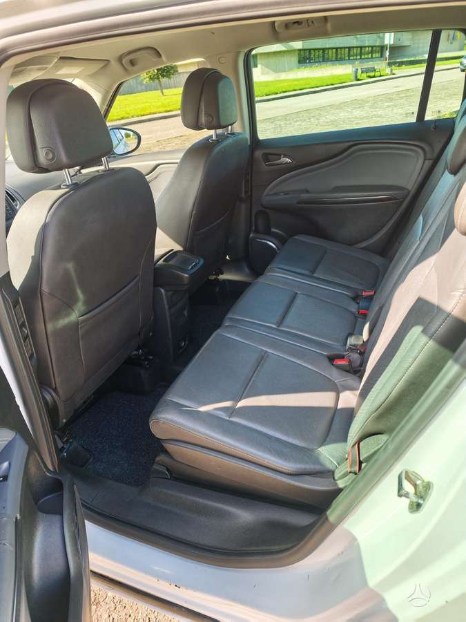 Opel Zafira Tourer - 12