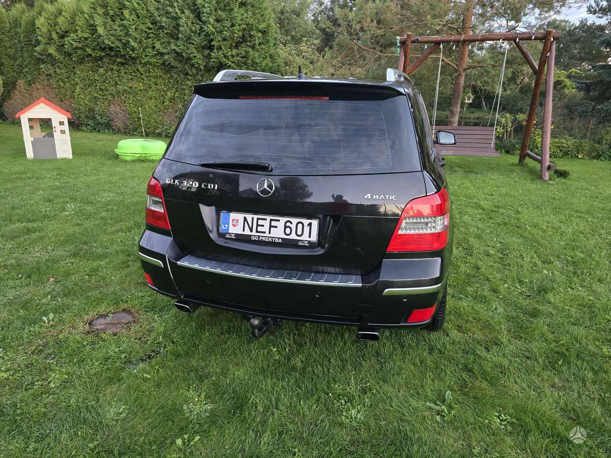 Mercedes-Benz GLK320 - 11