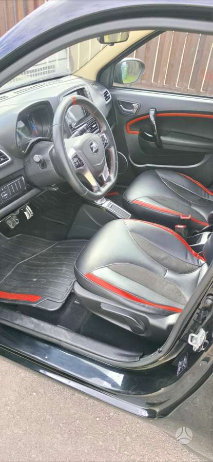 Zhidou D2S, hatchback