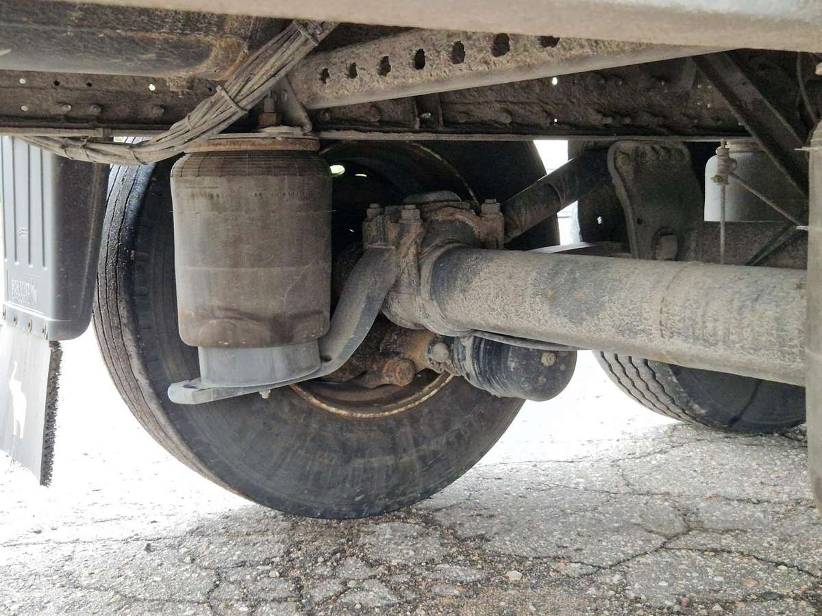 Schmitz Pakeliama ašis!, užuolaidinės / tentinės