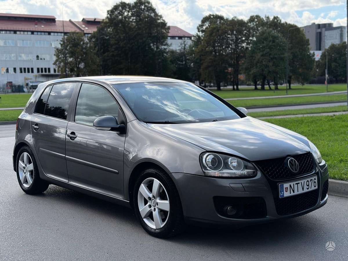 Volkswagen Golf - 1