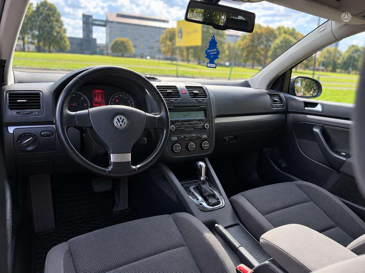 Volkswagen Golf - 6