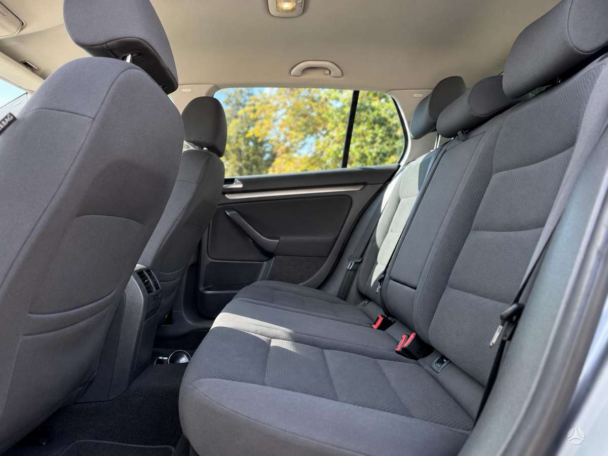 Volkswagen Golf - 8