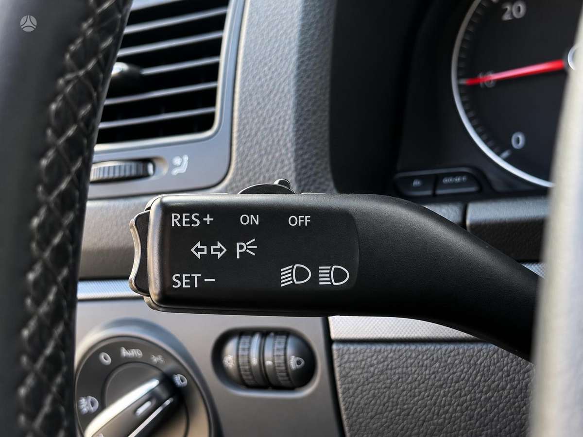 Volkswagen Golf - 12