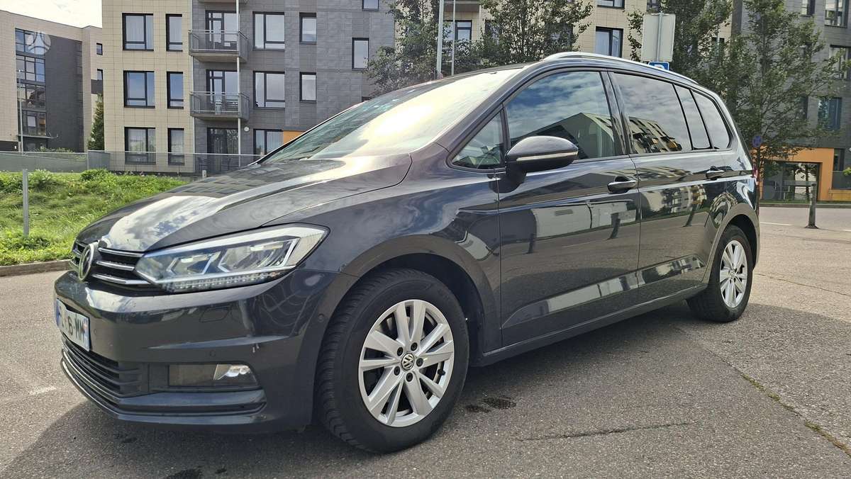 Volkswagen Touran - 1