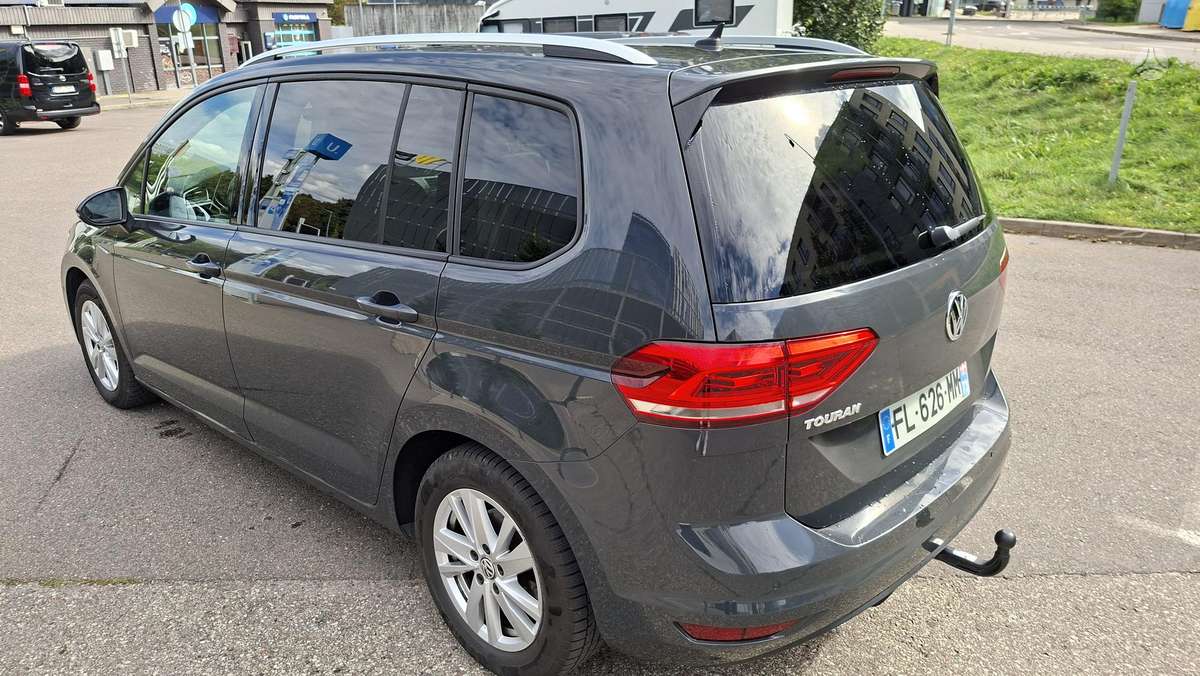 Volkswagen Touran - 10