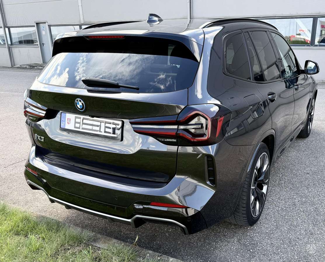 BMW iX3 - 5