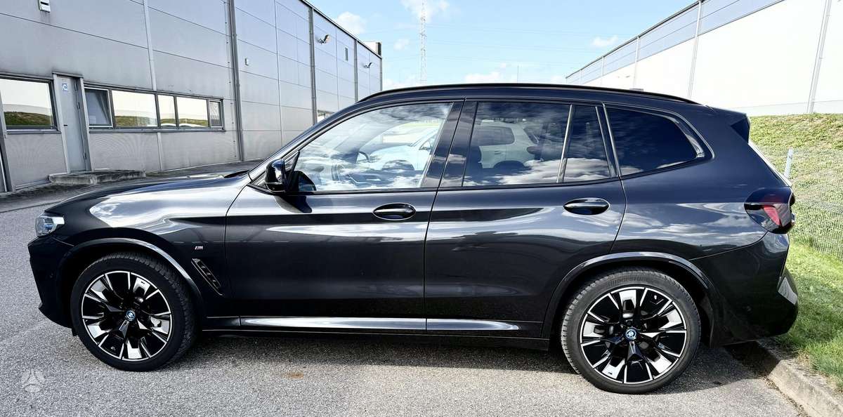 BMW iX3 - 4