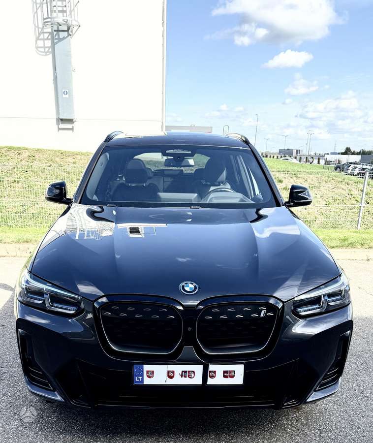 BMW iX3 - 8