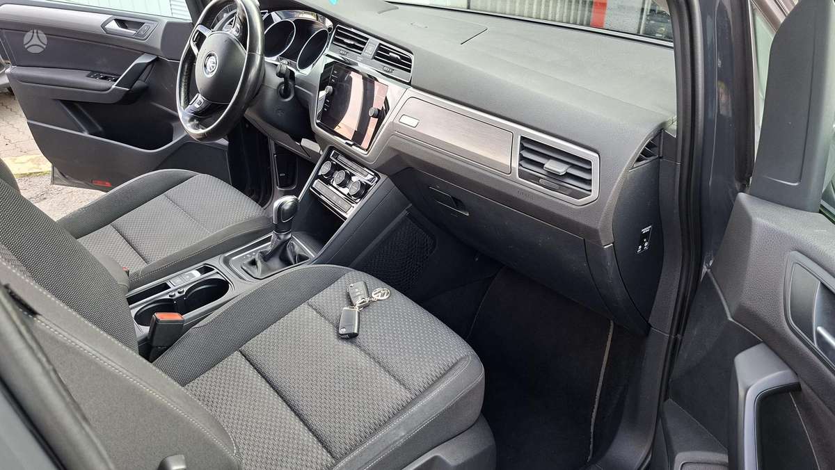 Volkswagen Touran - 12
