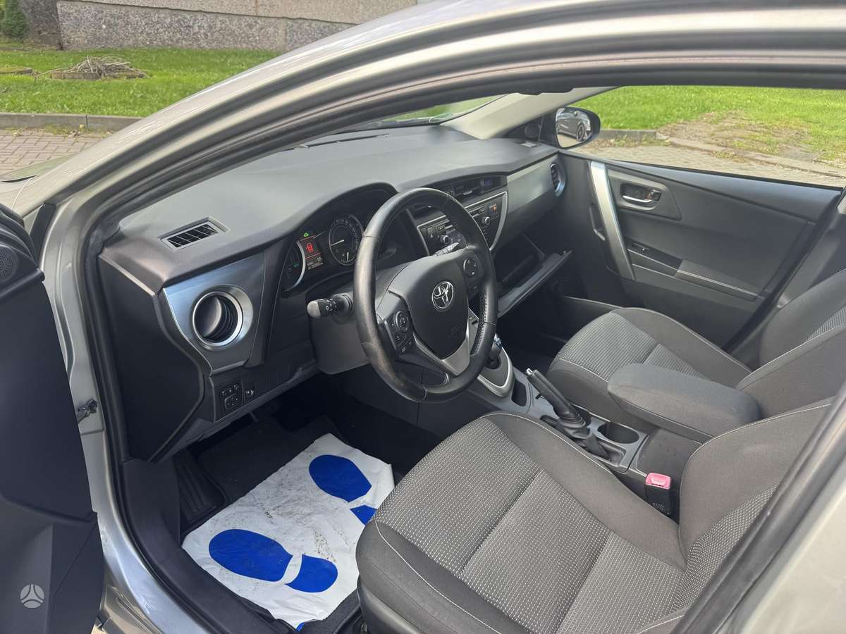 Toyota Auris - 11