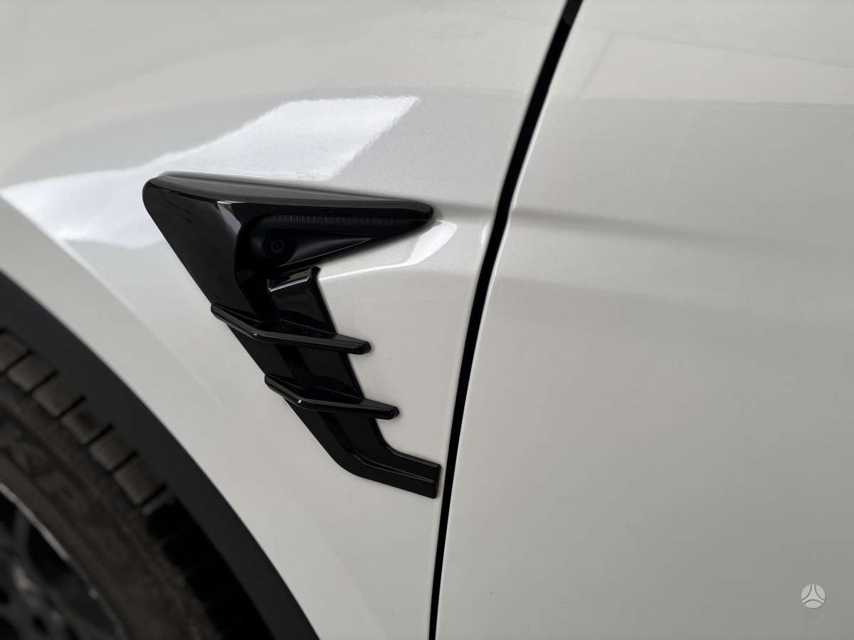 Tesla Model Y - 2