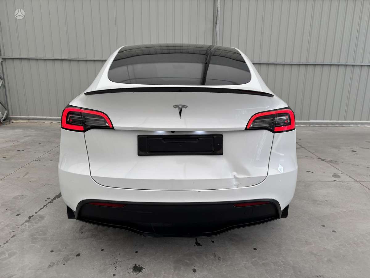 Tesla Model Y - 5
