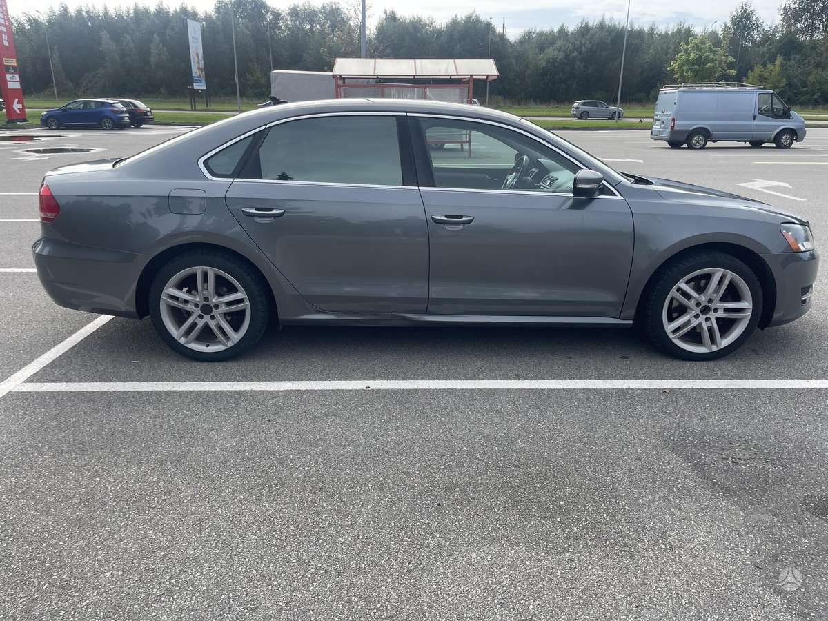 Volkswagen Passat - 4