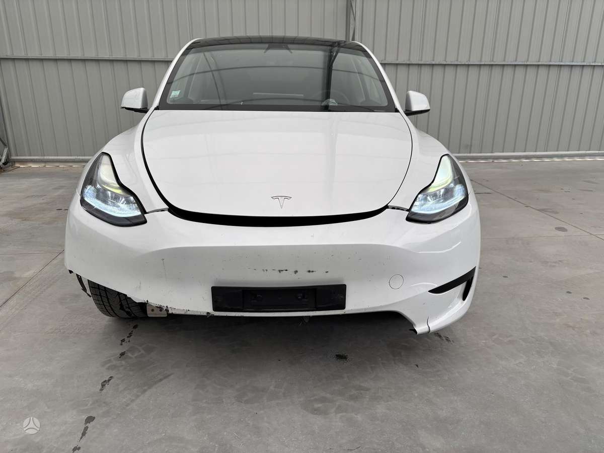 Tesla Model Y - 11