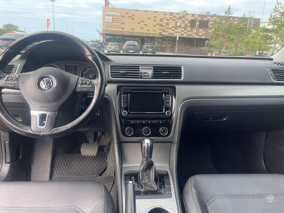 Volkswagen Passat - 11
