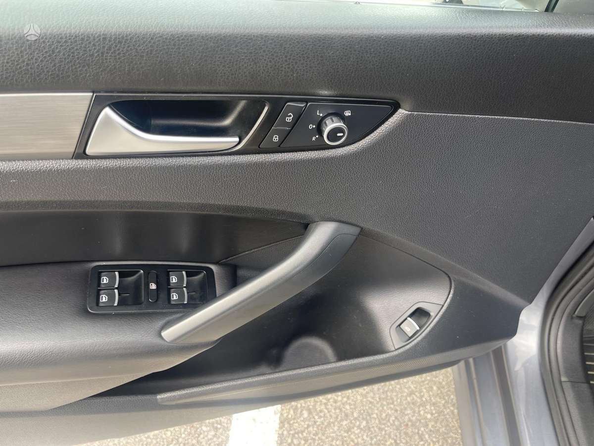 Volkswagen Passat - 12