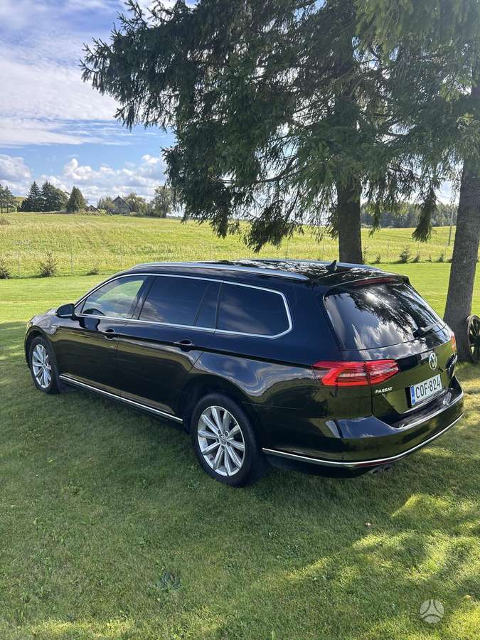 Volkswagen Passat - 1
