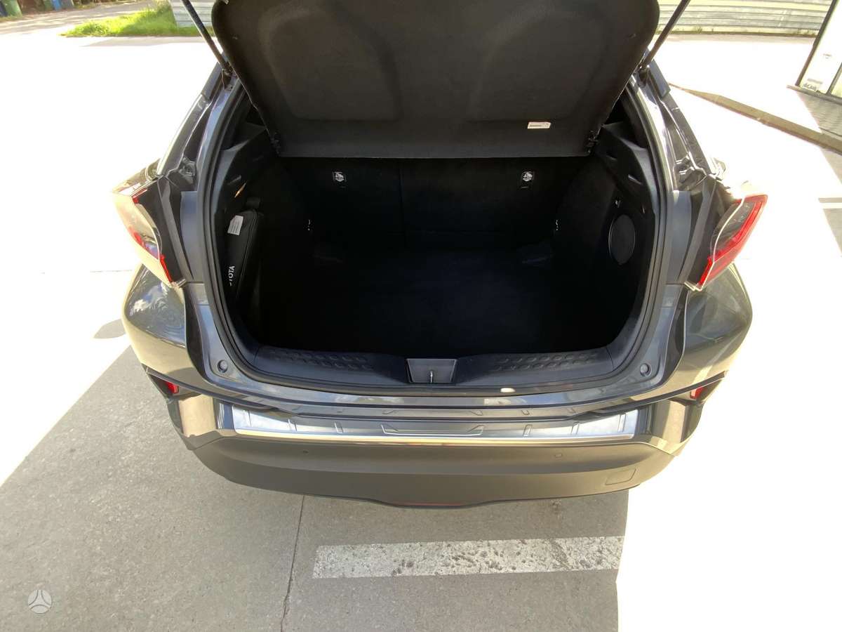 Toyota C-HR - 11