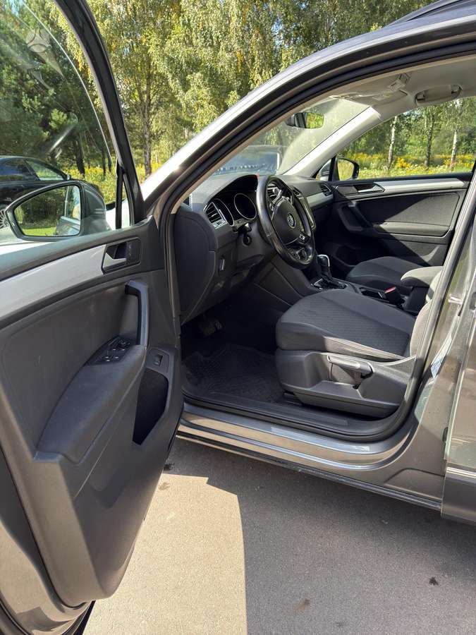 Volkswagen Tiguan - 11