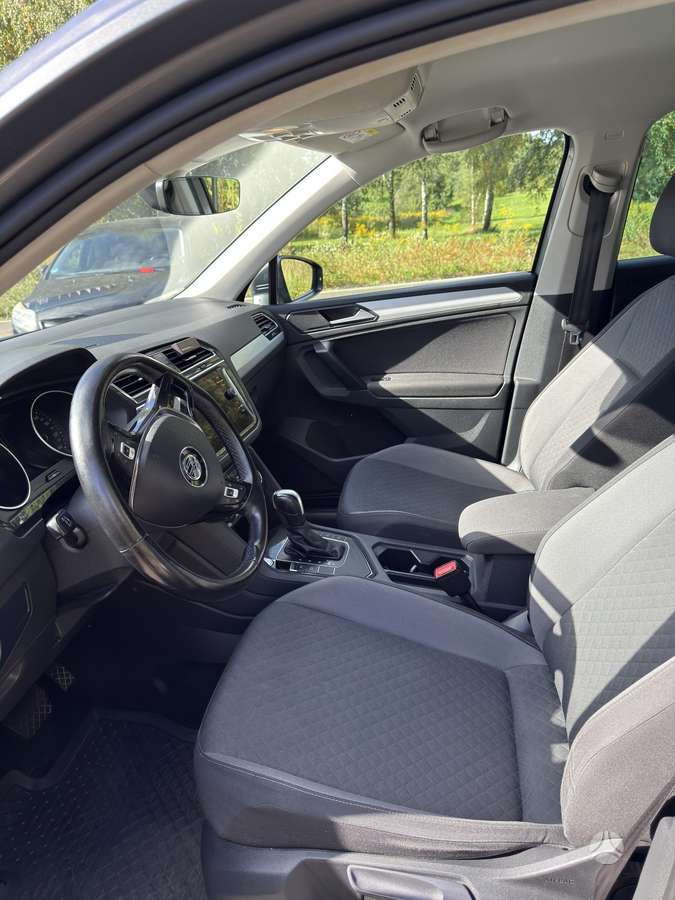 Volkswagen Tiguan - 12