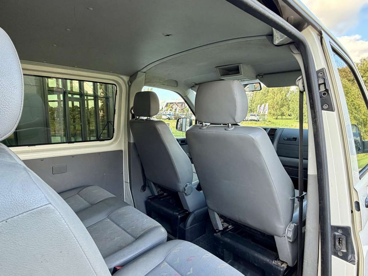 Volkswagen Transporter - 11
