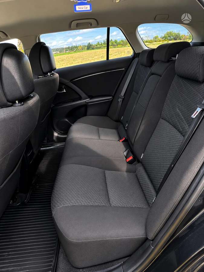 Toyota Avensis - 11