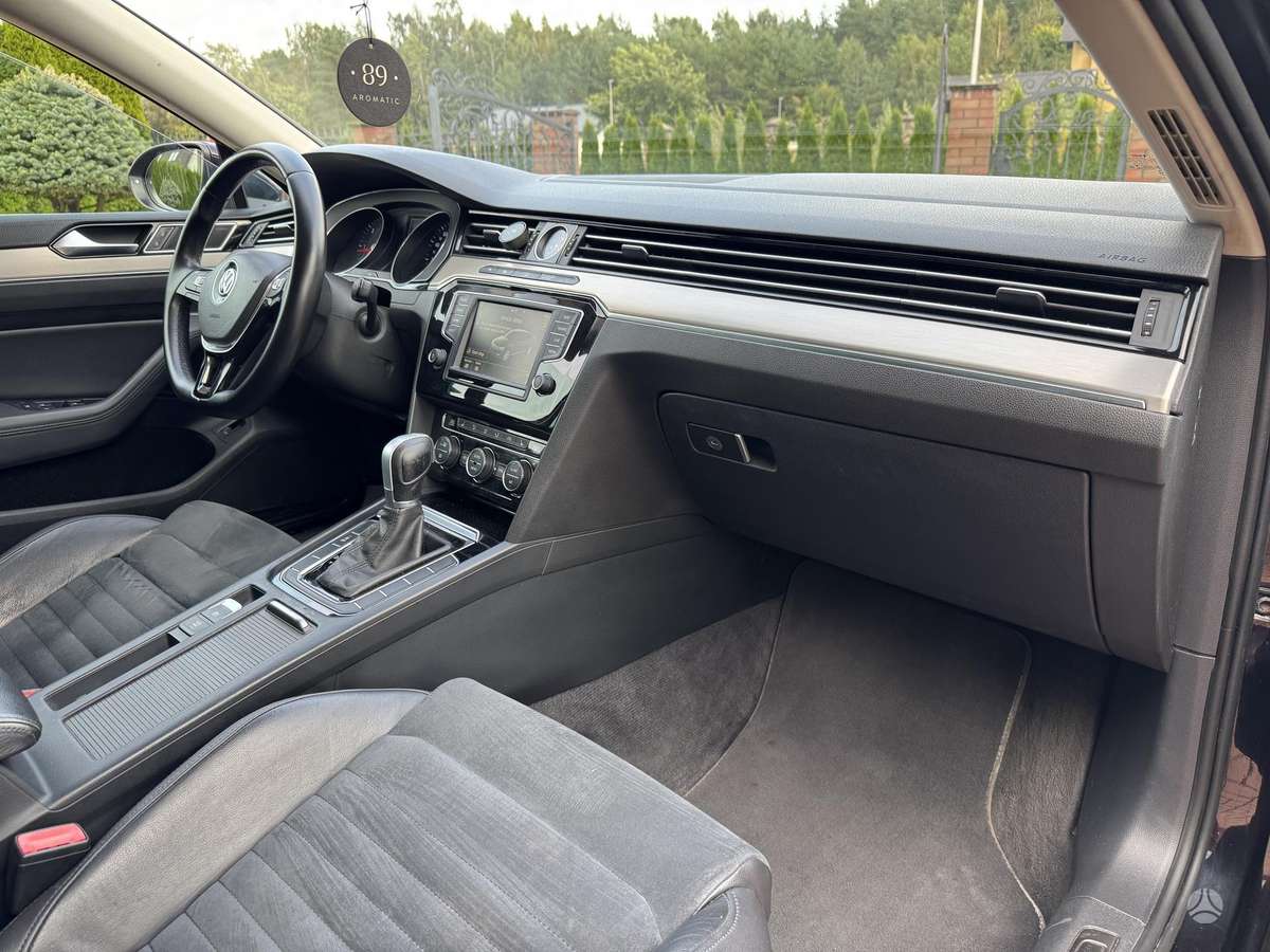 Volkswagen Passat - 11