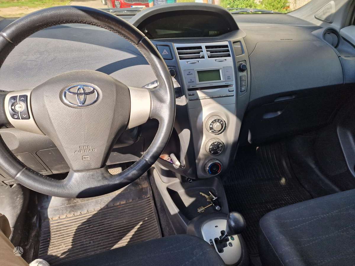 Toyota Yaris - 4