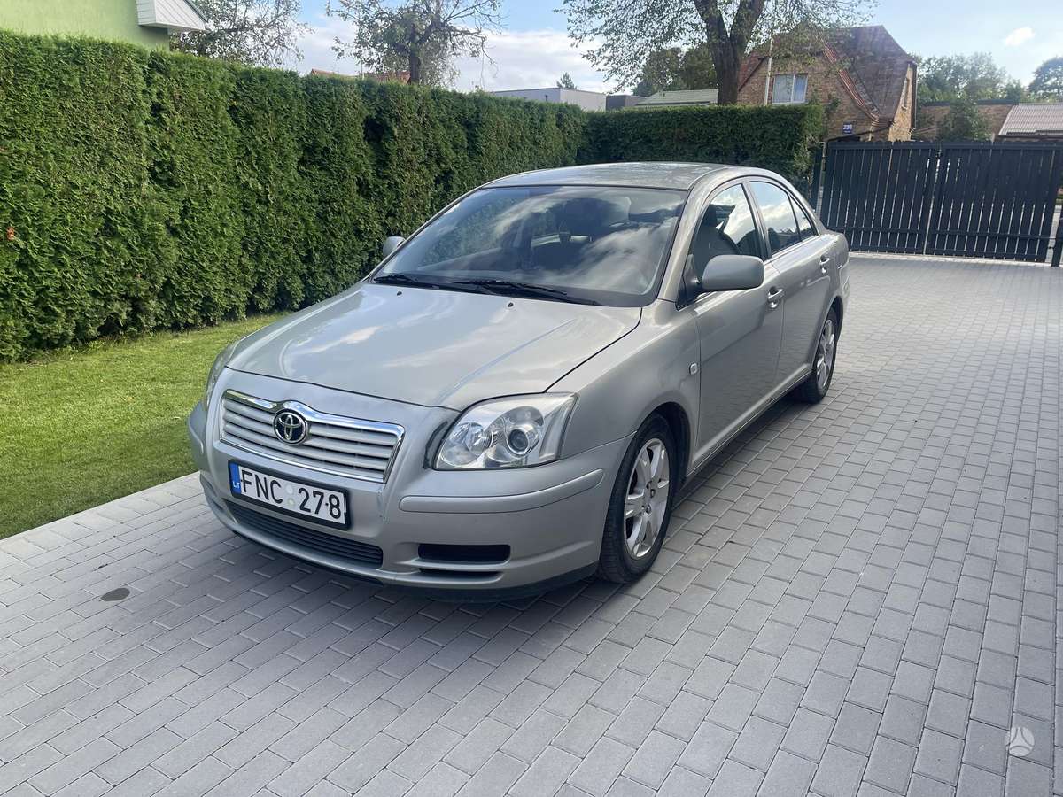 Toyota Avensis - 1