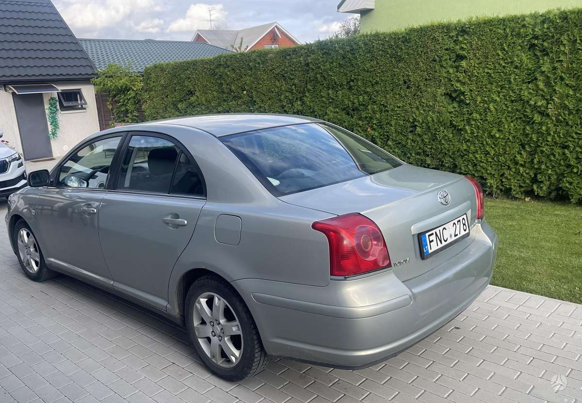 Toyota Avensis - 4